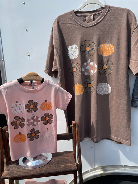 Pumpkins & Daisies Tee - RTS
