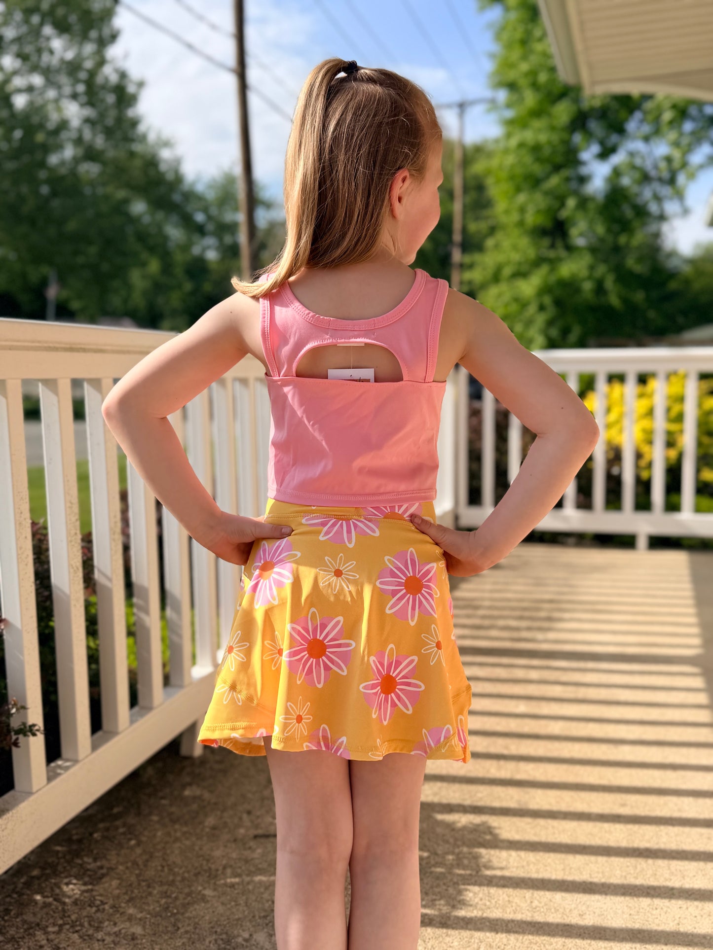 Girls Pink Daisy 2 Piece Athletic Active Skirted Sport Set